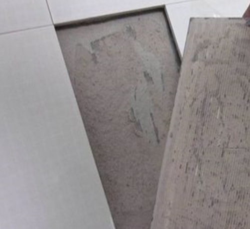 正定瓷砖空鼓维修公司分享瓷砖铺贴时如果打浆（即涂抹在瓷砖背面和基层上的砂浆或瓷砖胶）过少，会带来以下问题